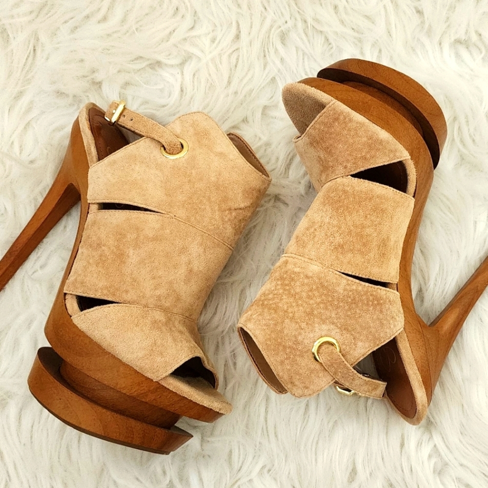 Shoes - Picture 2 of 4